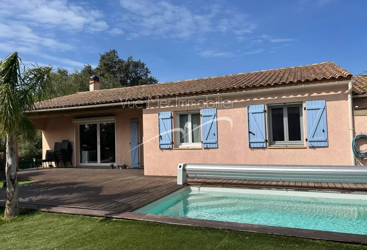 Villa de plain-pied au calme avec piscine et terrain de 700 m² — photo 1