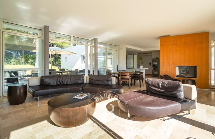 VENTE - CASSIS - 5 CHAMBRES - PISCINE - VUE SPECTACULAIRE — photo 3
