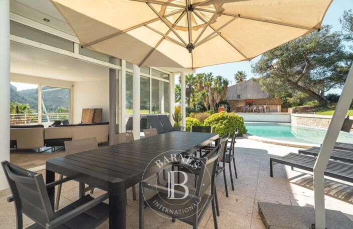 VENTE - CASSIS - 5 CHAMBRES - PISCINE - VUE SPECTACULAIRE — photo 4