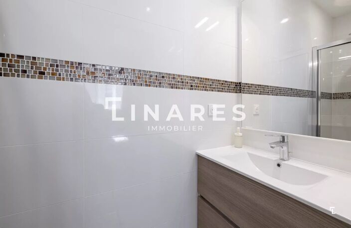 LE COSY - Appartement T2 de 42 m2 - Débarras - 13008 LE ROUET — photo 5