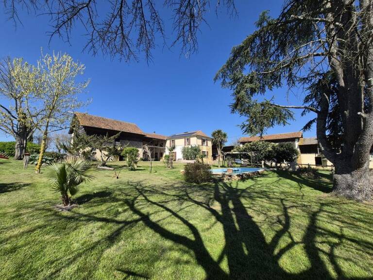 À vendre, Gers, proche de Trie-sur-Baïse: Maison gasconne de 1832 avec piscine, granges, terrasses et terrain de 5 hectares. Emplacement exceptionnel, avec vues sur la campagne vallonnée à 360° et la chaîne des Pyrénées — photo 1