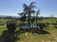 À vendre, Gers, proche de Trie-sur-Baïse: Maison gasconne de 1832 avec piscine, granges, terrasses et terrain de 5 hectares. Emplacement exceptionnel, avec vues sur la campagne vallonnée à 360° et la chaîne des Pyrénées — photo 2