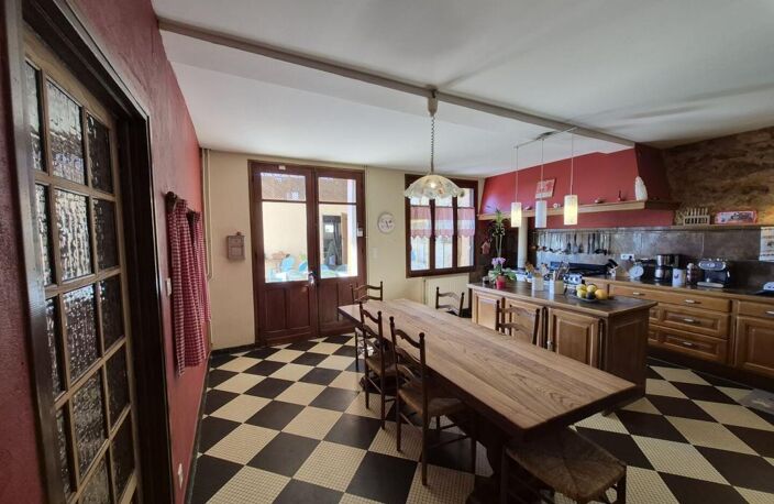 À vendre, Gers, proche de Trie-sur-Baïse: Maison gasconne de 1832 avec piscine, granges, terrasses et terrain de 5 hectares. Emplacement exceptionnel, avec vues sur la campagne vallonnée à 360° et la chaîne des Pyrénées — photo 5