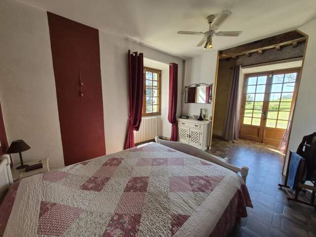À vendre, Gers, proche de Trie-sur-Baïse: Maison gasconne de 1832 avec piscine, granges, terrasses et terrain de 5 hectares. Emplacement exceptionnel, avec vues sur la campagne vallonnée à 360° et la chaîne des Pyrénées — photo du bien