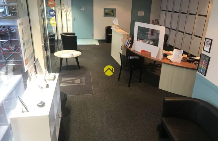 LOCAL 123m² hyper centre. Gd garage — photo 2