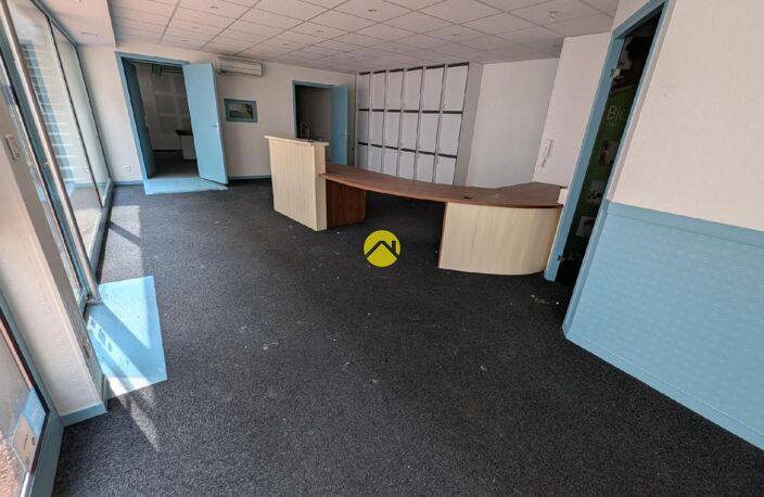 LOCAL 123m² hyper centre. Gd garage — photo 3