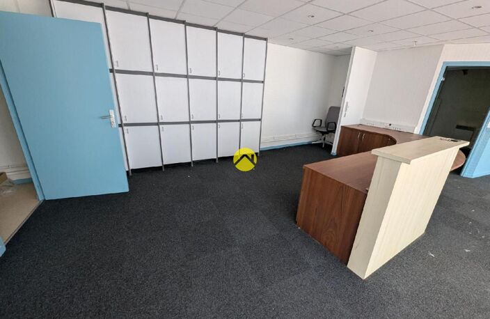 LOCAL 123m² hyper centre. Gd garage — photo 5