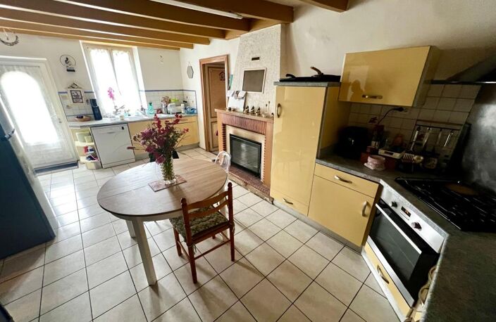 Maison À Vendre EPARGNES 4 pièces — photo 2