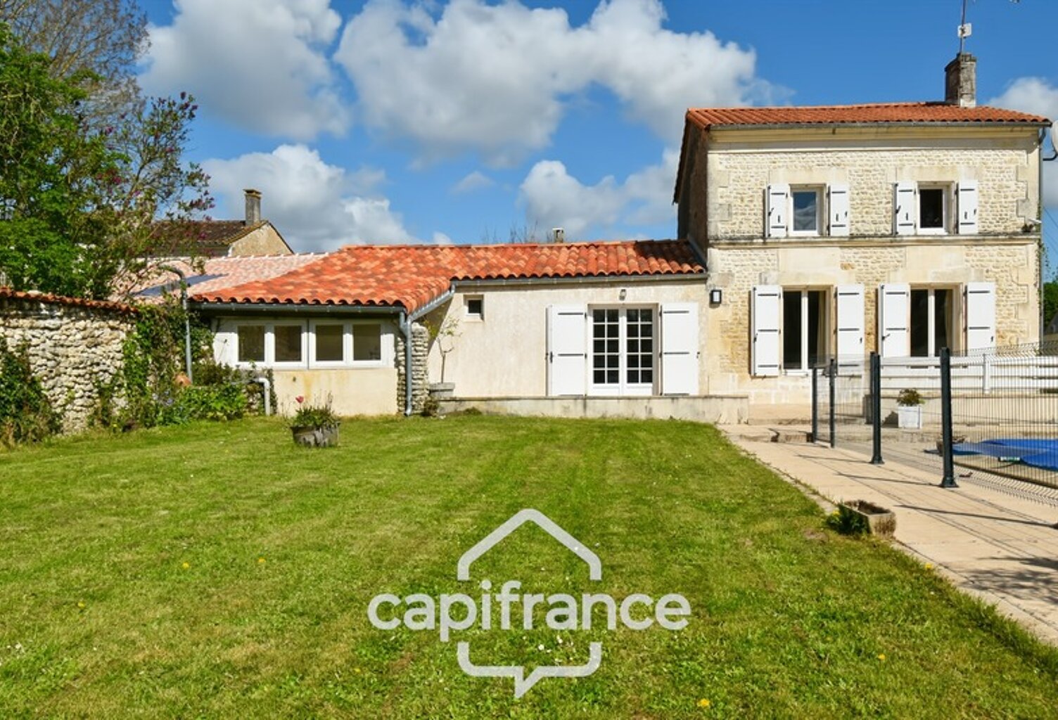 Maison à vendre 5 pièces TORXE (17) avec jardin clos de 1000m², garage et atelier — photo 1