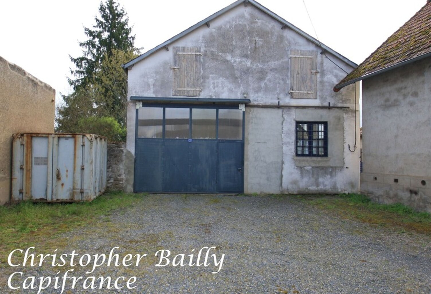 Entrepôt de 260 m² sur un terrain à bâtir de 1000 m² — photo 1