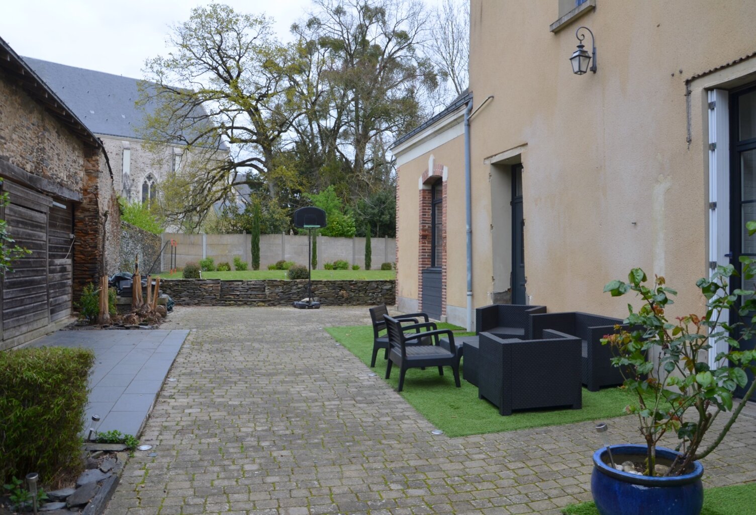 Maison 9 pièces et studio – Candé (49) — photo 1