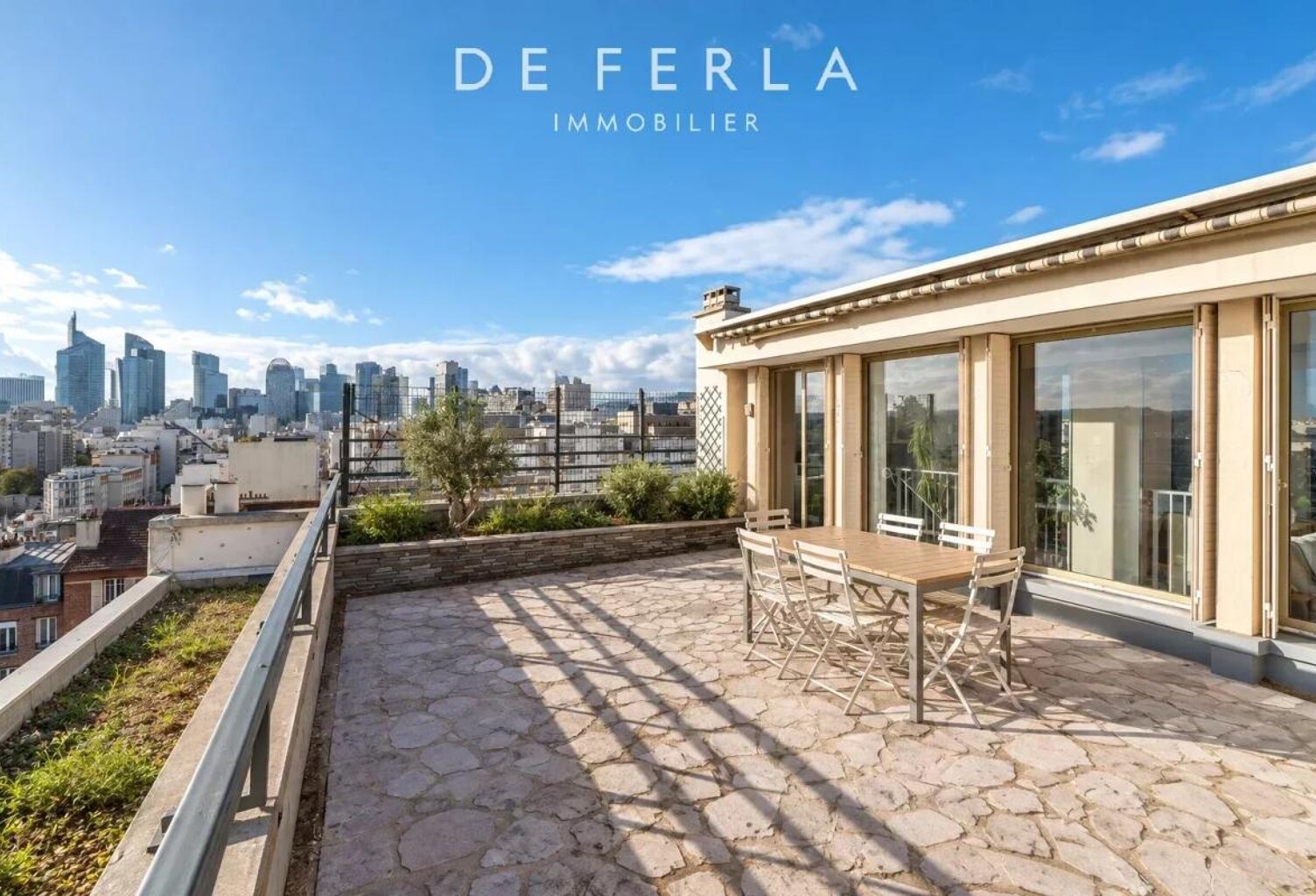 Duplex au dernier étage — Terrasse panoramique — COURBEVOIE / ÎLE DE LA JATTE — photo 1