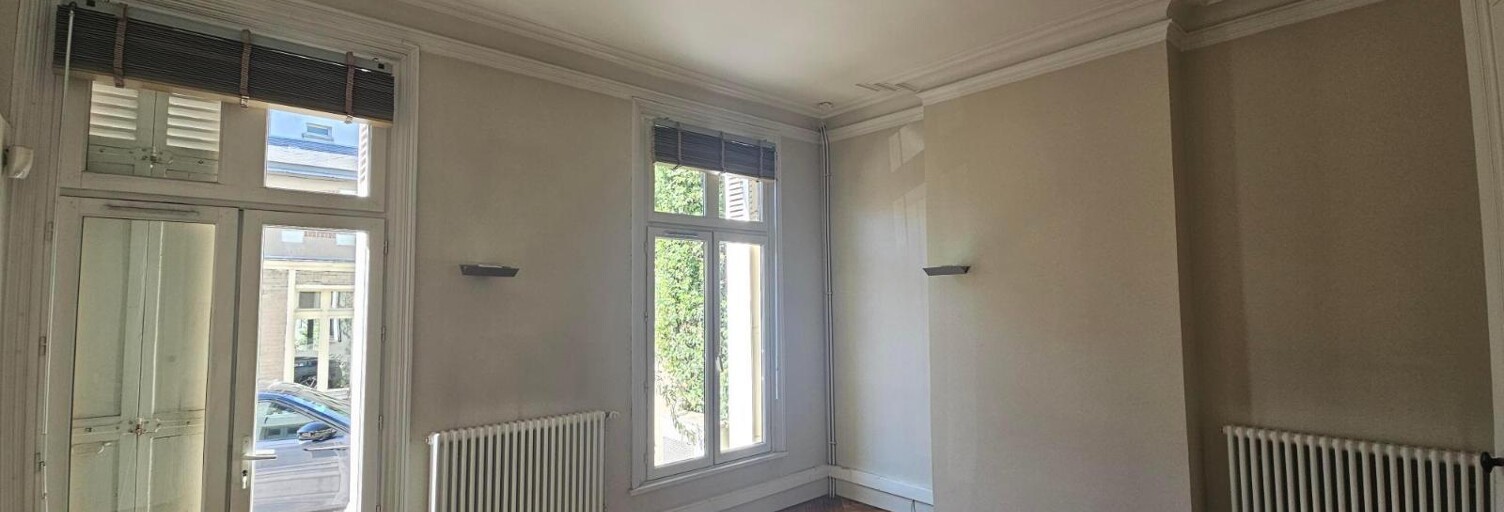 Bureau  360 m² à louer à Tours (37000)