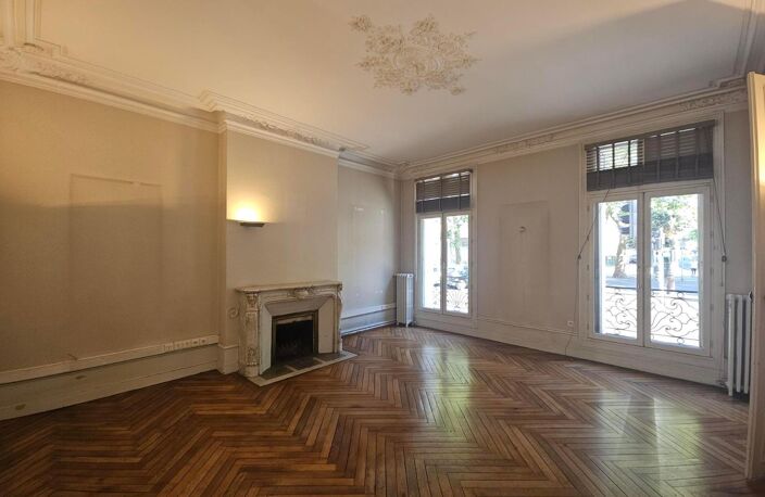 Location bureau  360 m² à Tours (37000) — photo 2
