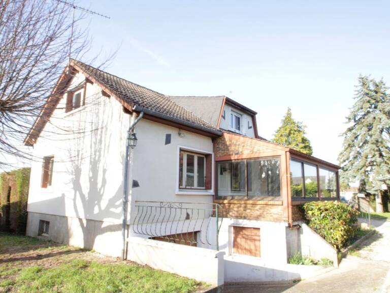 Maison À Vendre ORMES Bourg avec grand terrain — photo 1