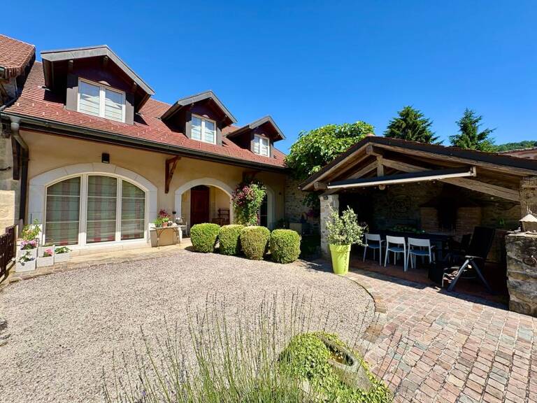 CERNEX, superbe corps de ferme de 214 m2 habitables — photo 1