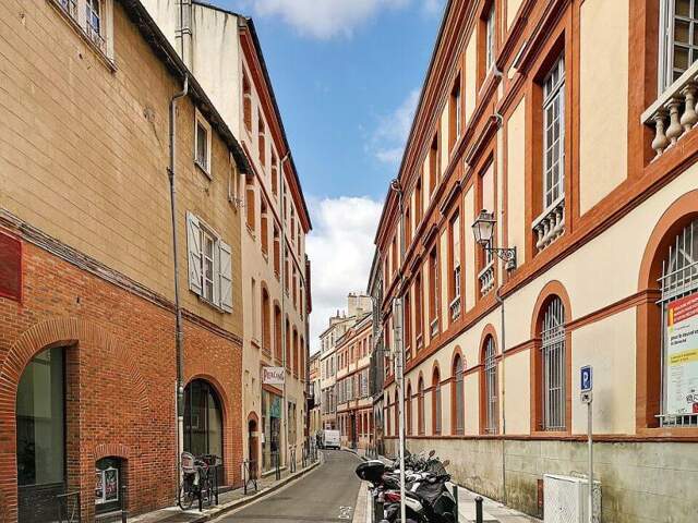 Toulouse hyper centre Fac de Droit, immeuble R + 3 composé de 4 appartements — photo du bien