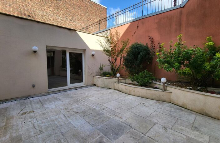 CHARMANTE MAISON HYPER CENTRE AVEC  GRANDE COUR  ET GARAGE — photo 2