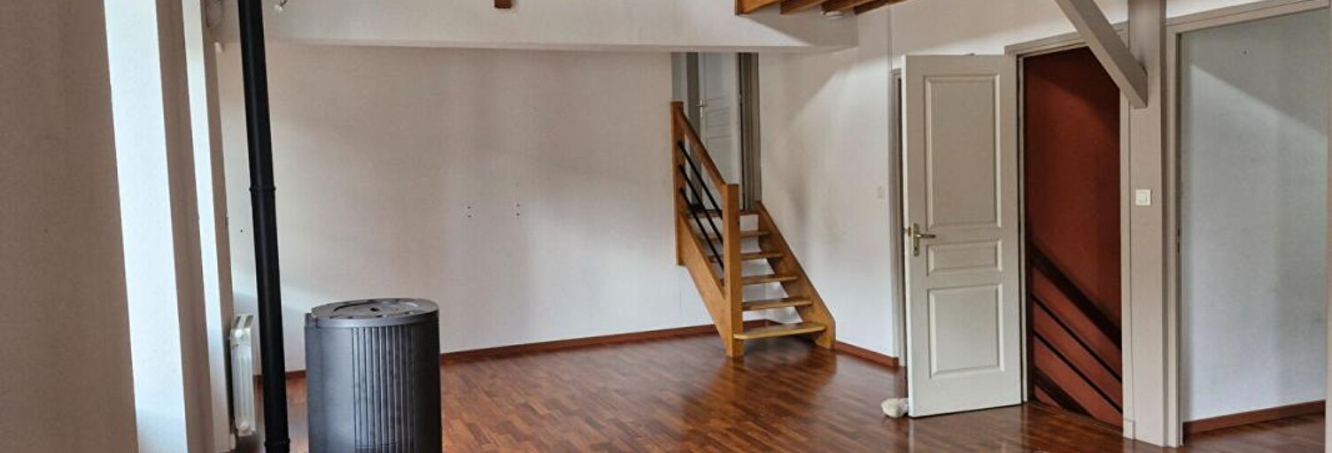 Immeuble  225 m² à vendre à Saint-Just-en-Chevalet (42430)