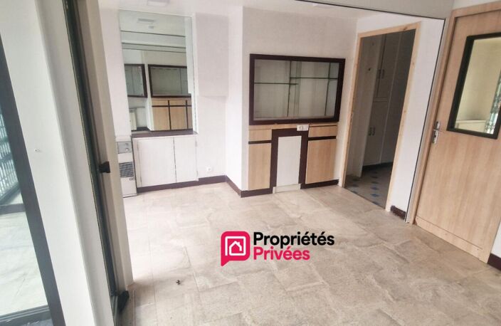 Immeuble de 94 m² avec commerce et logement 3 pièces et 2 chambres — photo 3