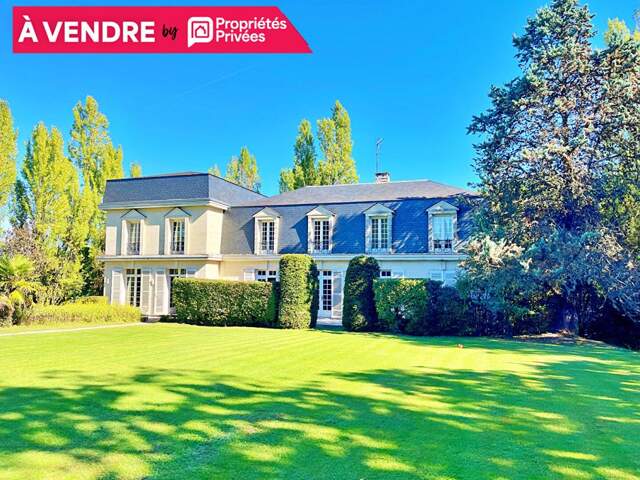 Maison bourgeoise Yvrac 8 pièce(s) 5 chambres jardin piscine sous sol — photo du bien