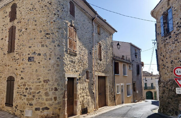 Très belle  maison avec pierres apparentes  de village avec garage et terrasse — photo 2