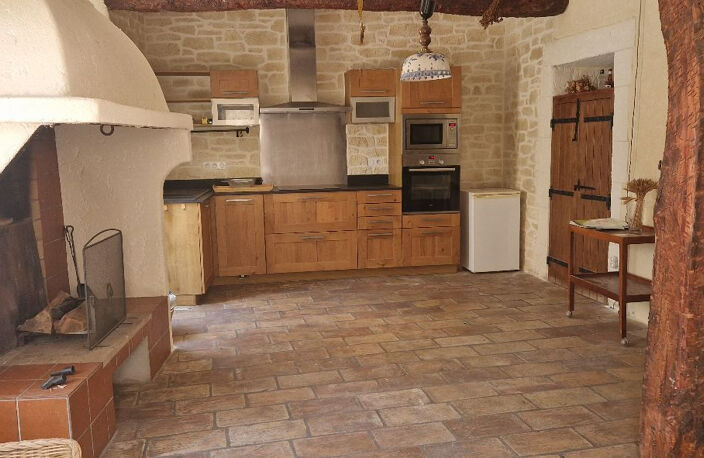 Très belle  maison avec pierres apparentes  de village avec garage et terrasse — photo 4