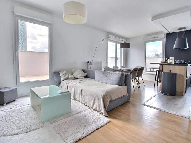 Appartement dernier étage avec grande terrasse — photo du bien