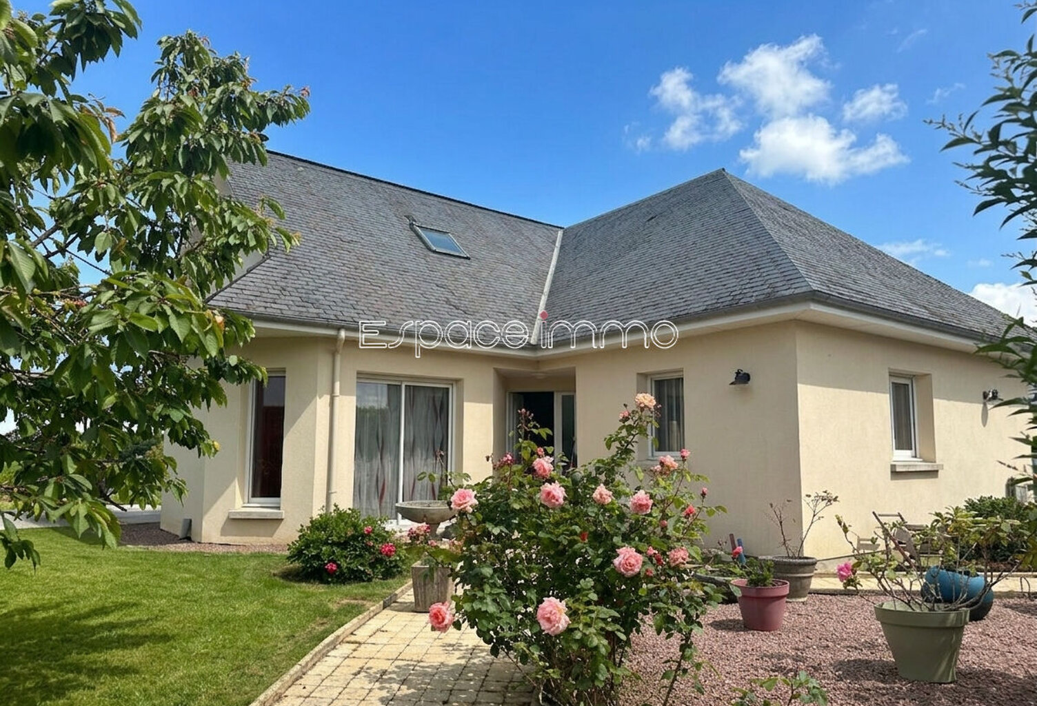 Maison indépendante - Jardin et Garage - MALAUNAY - 6 pièces - 167.88 m2 — photo 1