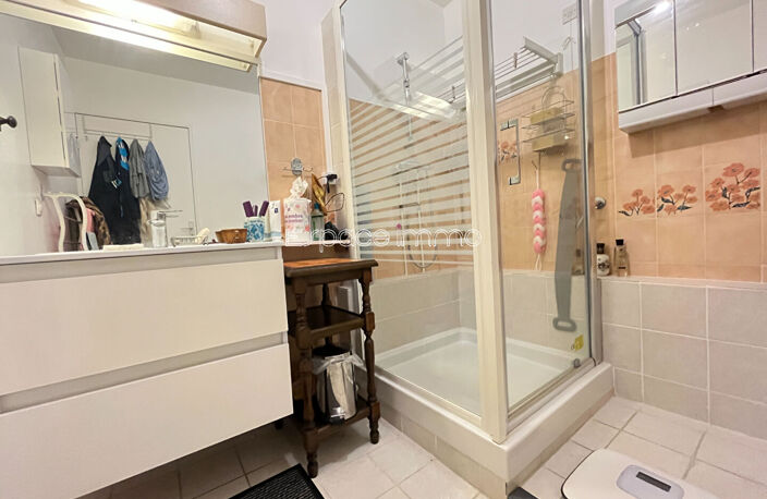 Appartement - T2 - 50m² - RESIDENCE LES JARDINS D'ARCADIE - CAVE - PLACE DE STATIONNEMENT - Mont Saint Aignan — photo 5