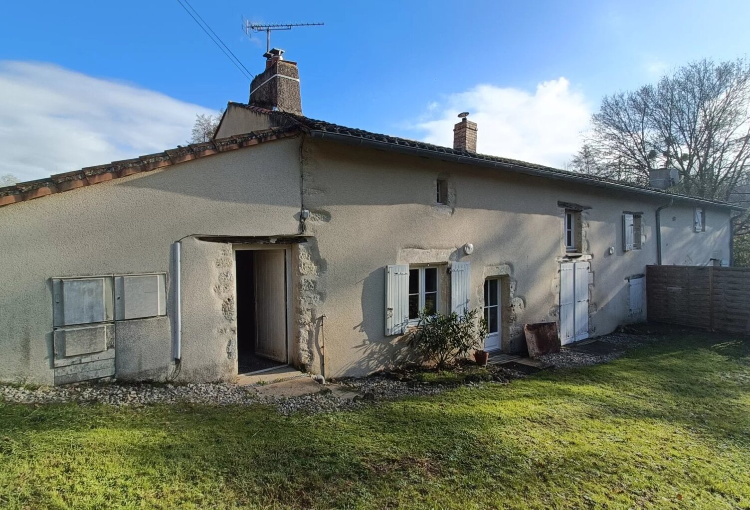 À LOUER MAISON 3 CHAMBRES CHIRÉ-EN-MONTREUIL — photo 1