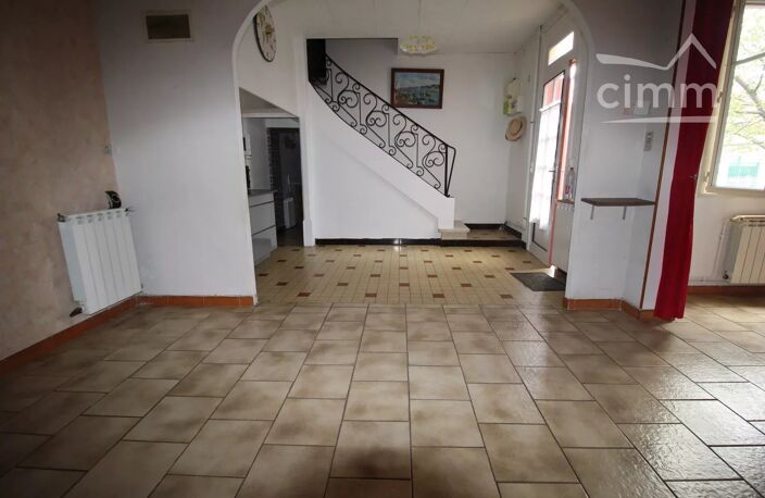 A vendre maison à rénover avec un jardin et un garage — photo 2