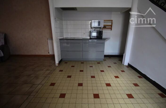 A vendre maison à rénover avec un jardin et un garage — photo 3
