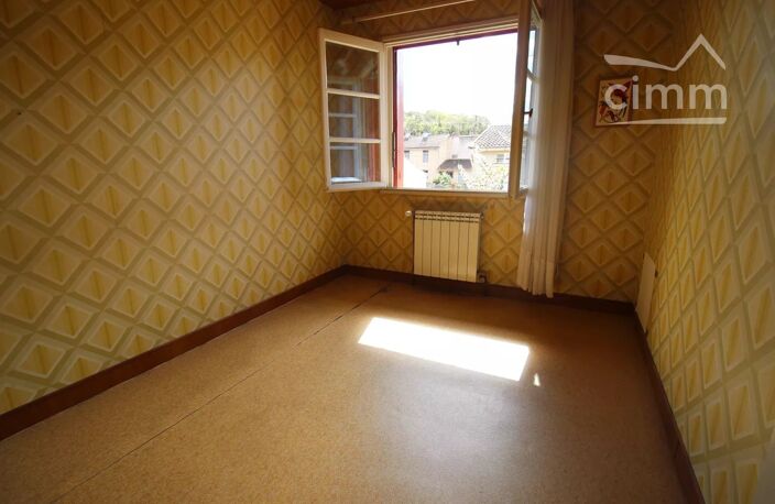 A vendre maison à rénover avec un jardin et un garage — photo 5