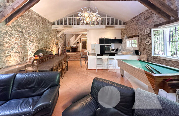 BASTIDE EN PIERRE SUR 1 HECTARE AVEC RIVIÈRE, UN LIEU UNIQUE PROCHE CALLAS — photo 5