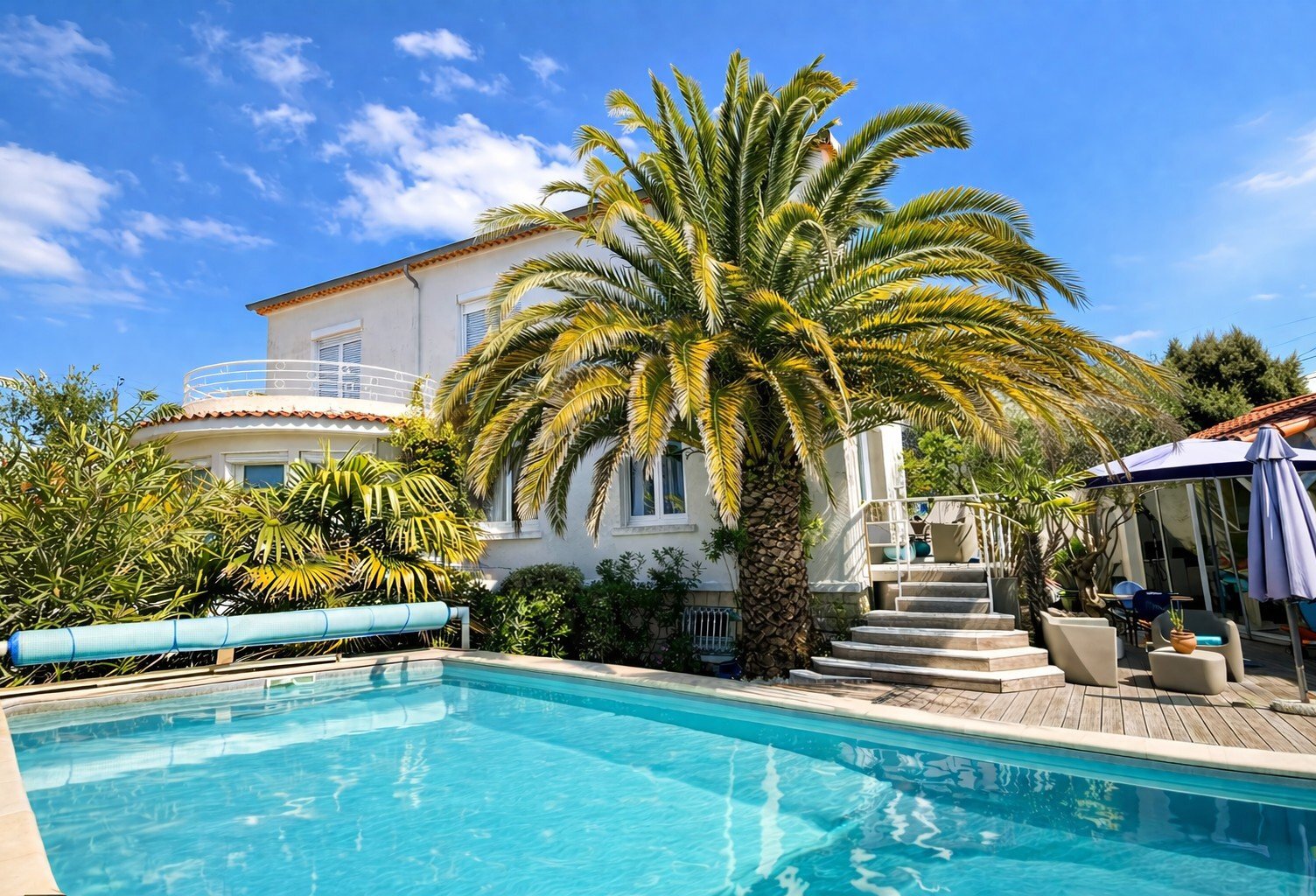 Villa — photo 1