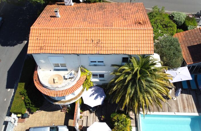 Villa — photo 2
