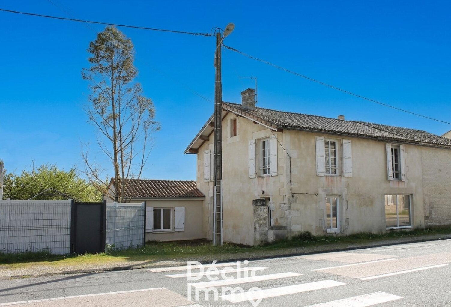 Maison de ville de 157 m² à Hiersac (Charente) : volumes et potentiel à 15 min d'Angoulême — photo 1