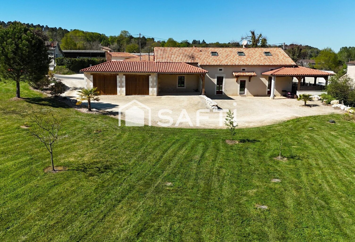 Charmante maison en pierre de 180 m² habitables. — photo 1