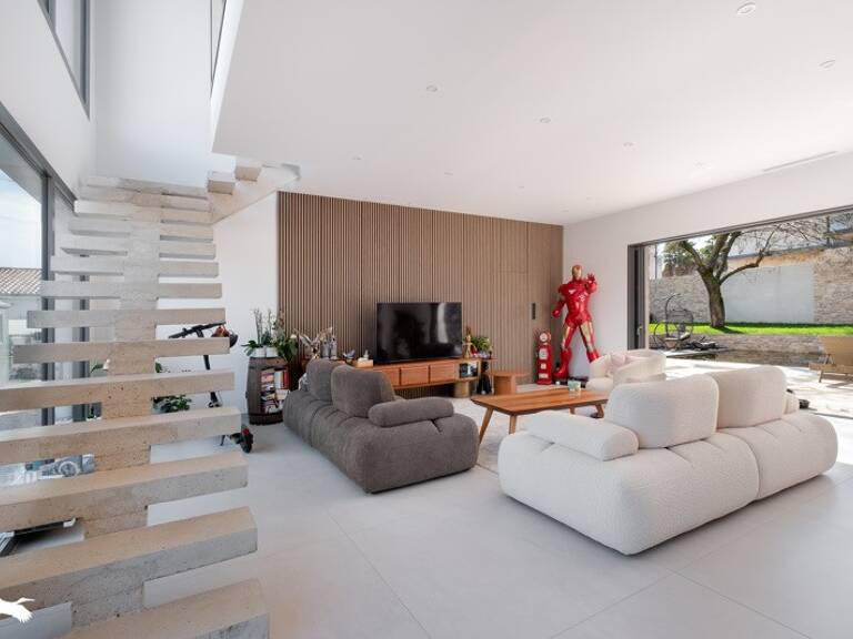 Contemporaine de 6 pièces principales — photo 1