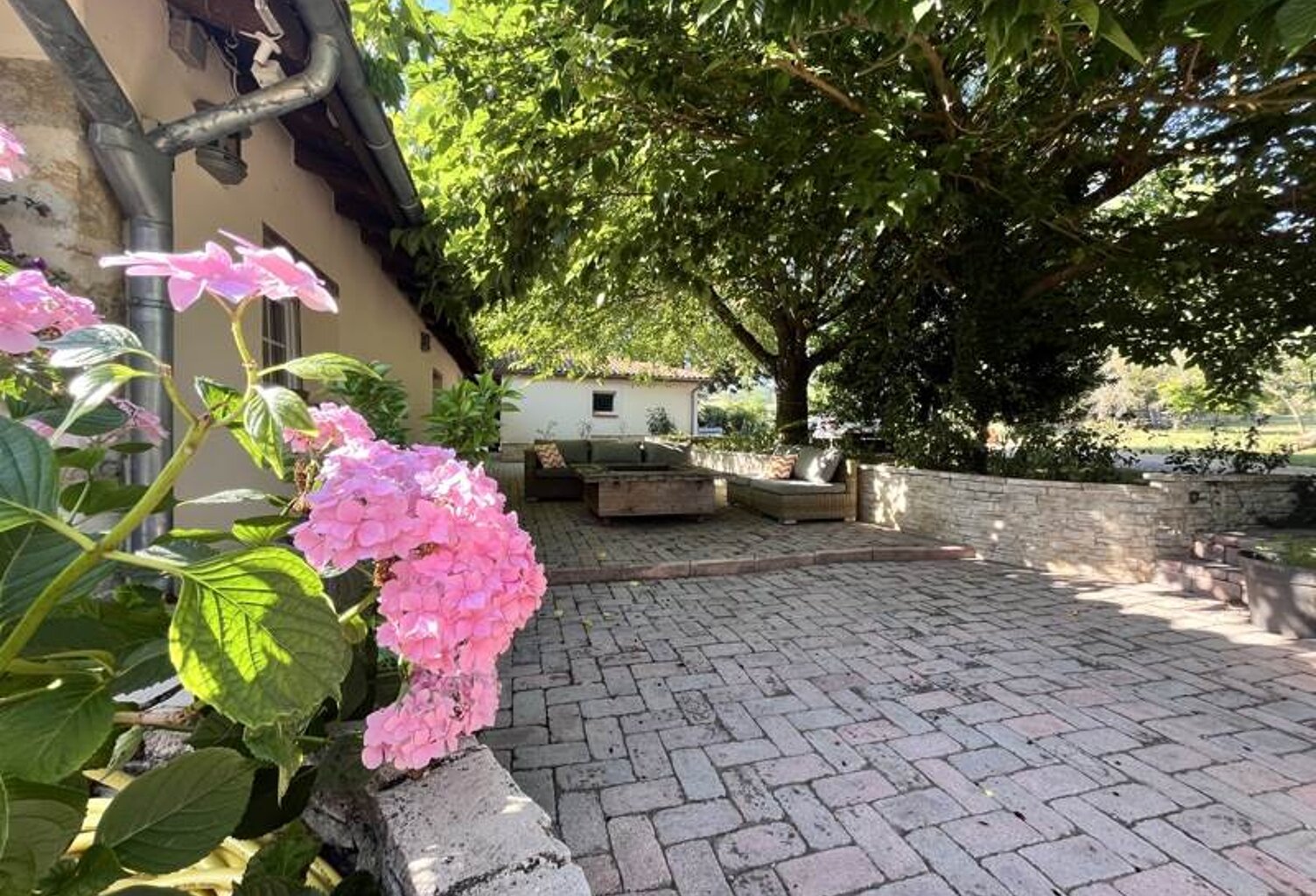 Maison en pierre de 8 pièces principales — photo 1