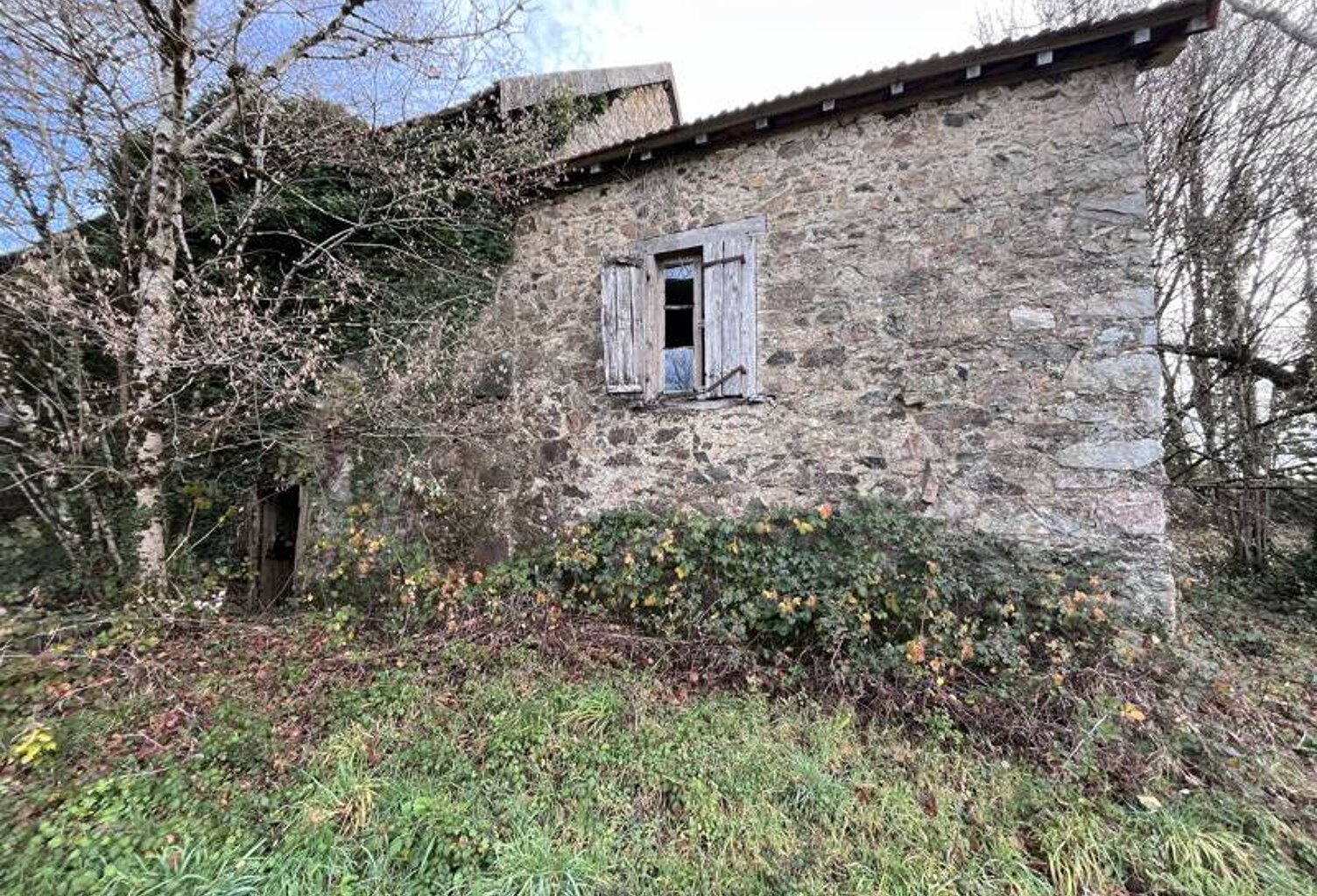 Maison en pierre de 2 pièces principales — photo 1