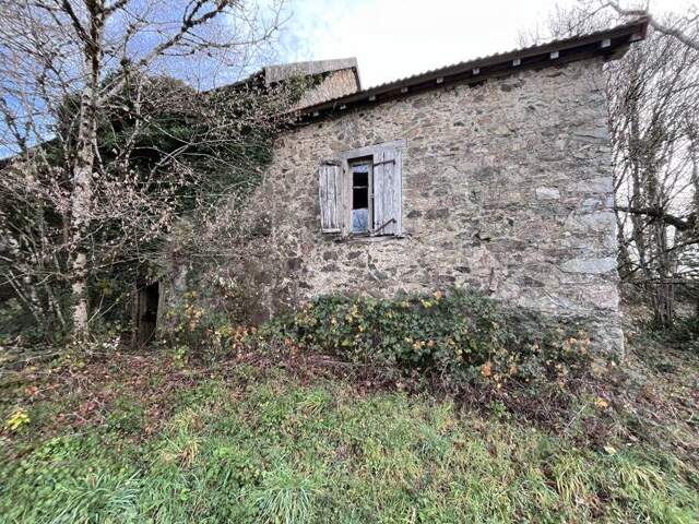 Maison en pierre de 2 pièces principales — photo du bien