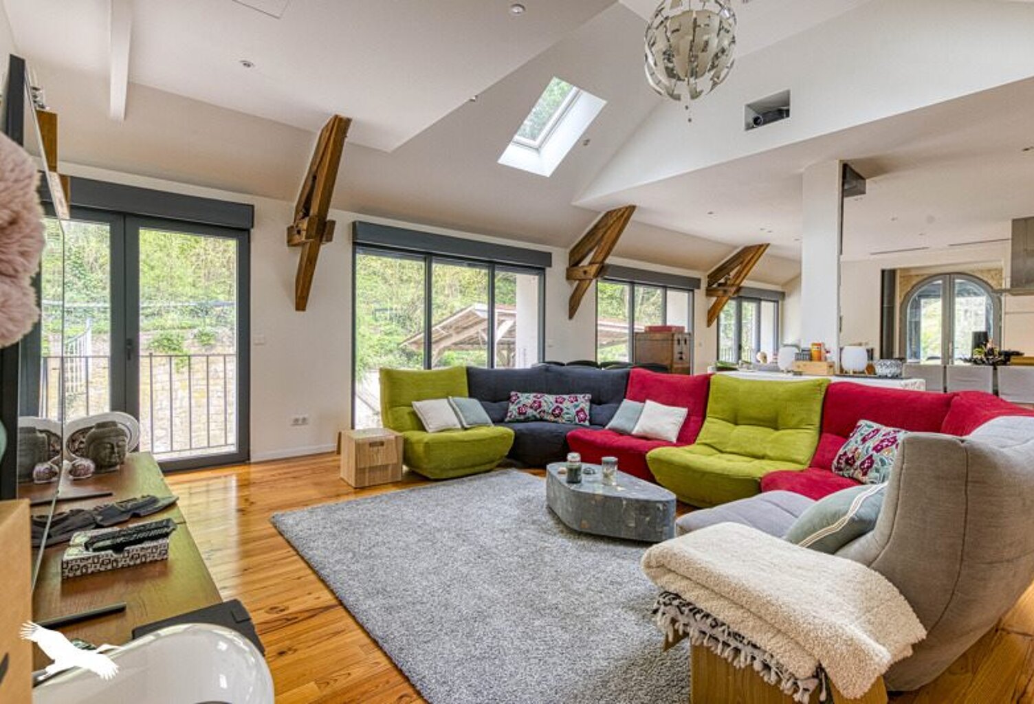 Maison en pierre de 8 pièces principales — photo 1