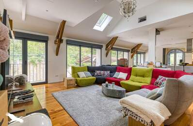Maison en pierre de 8 pièces principales — photo du bien