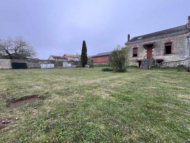 Maison en pierre de 7 pièces principales — photo du bien