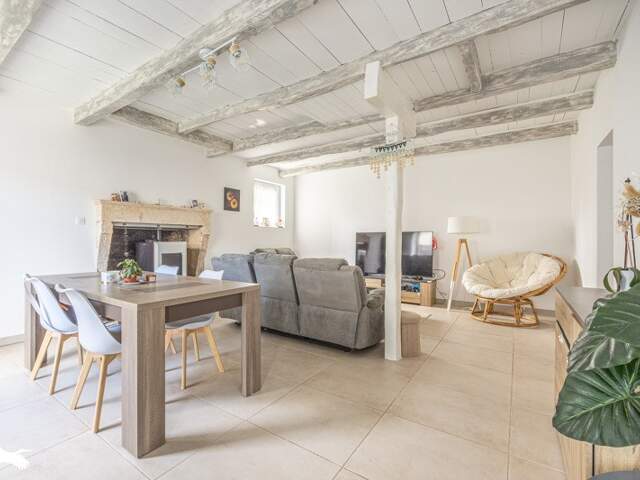 Maison en pierre de 5 pièces principales — photo du bien