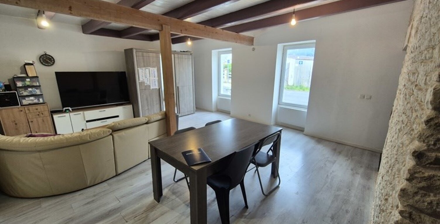 Maison en pierre de 4 pièces principales — photo 1