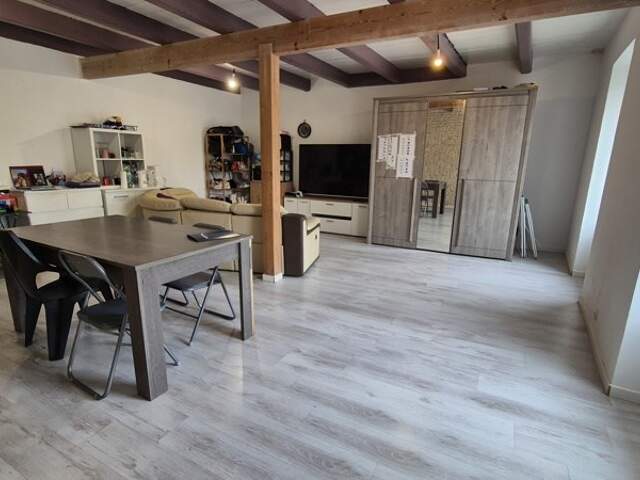 Maison en pierre de 4 pièces principales — photo du bien