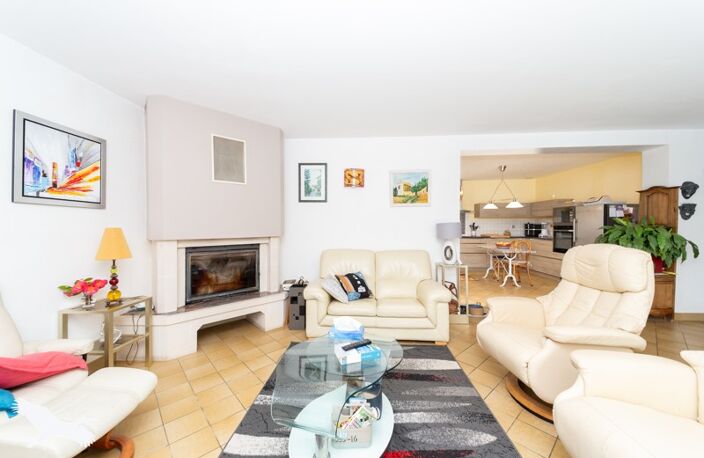 Vente maison 7 pièces 171 m² Montendre (17130) — photo 3